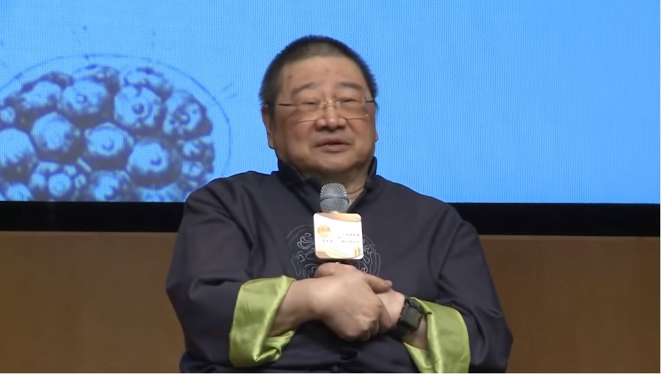 香港知名作家倪匡離世，享壽87歲。（圖：擷自YouTube）
