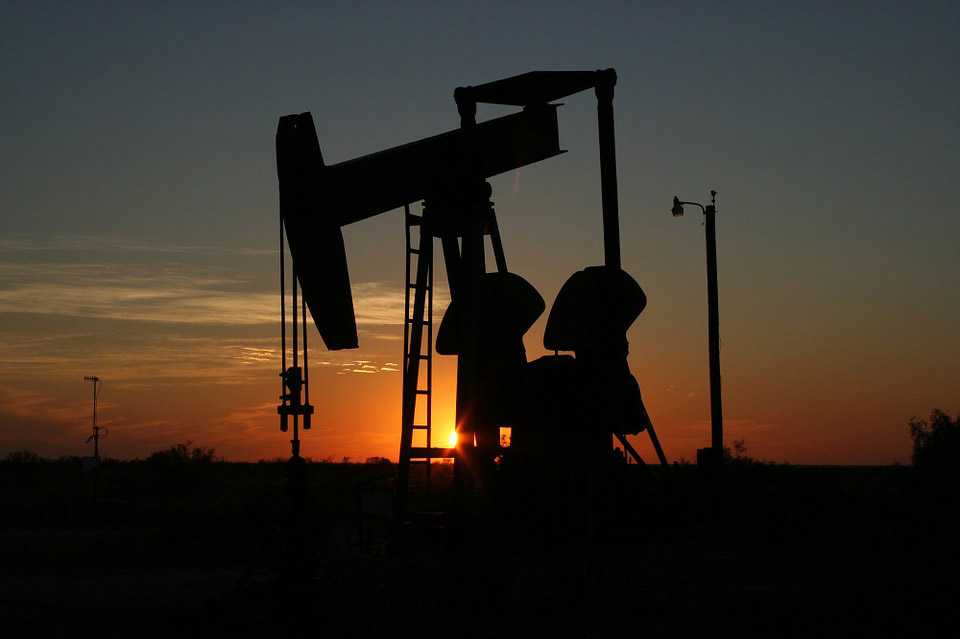 油國組織(OPEC)領袖沙烏地阿拉伯和非油國組織國家俄羅斯，已經達成初步協議，將目前的石油減產協議延長一個月。(翻攝自Pixabay.com)
