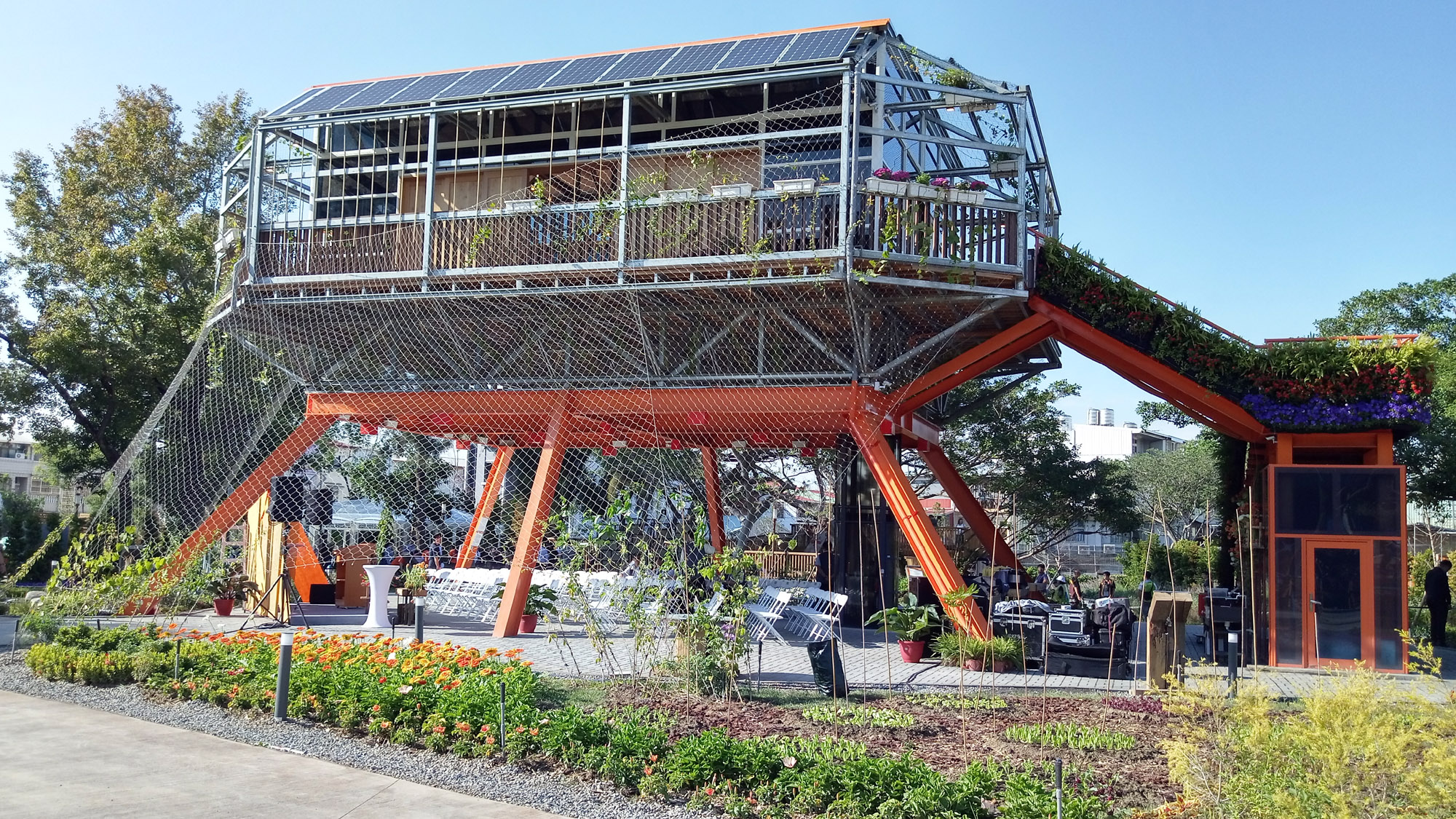 台中世界花卉博覽會登場，位在后里森林園區的荷蘭國家館，成為台灣首座循環建築。(陳國維 攝)