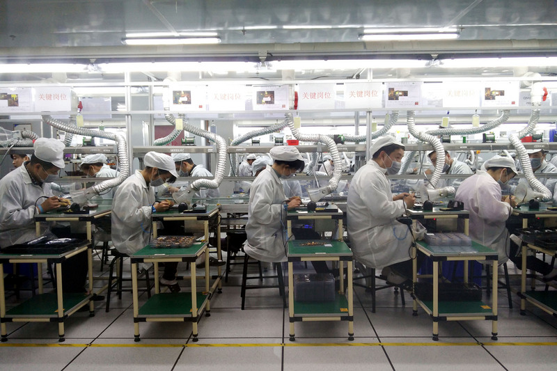 圖為富士康鄭州廠的生產線一景。（中新社提供）