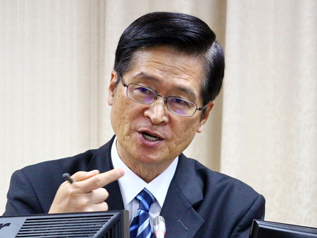 國防部長嚴德發5日在立法院國防委員會表示，國軍志願役目前的招募與人力成長都很順利 (央廣記者王照坤 攝)