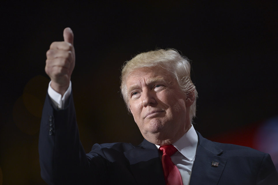 知情人士透露，美國總統當選人川普挺加密貨幣，正計劃在上任後的頭幾天便動用行政權力簽署相關命令。資料照。(AFP)