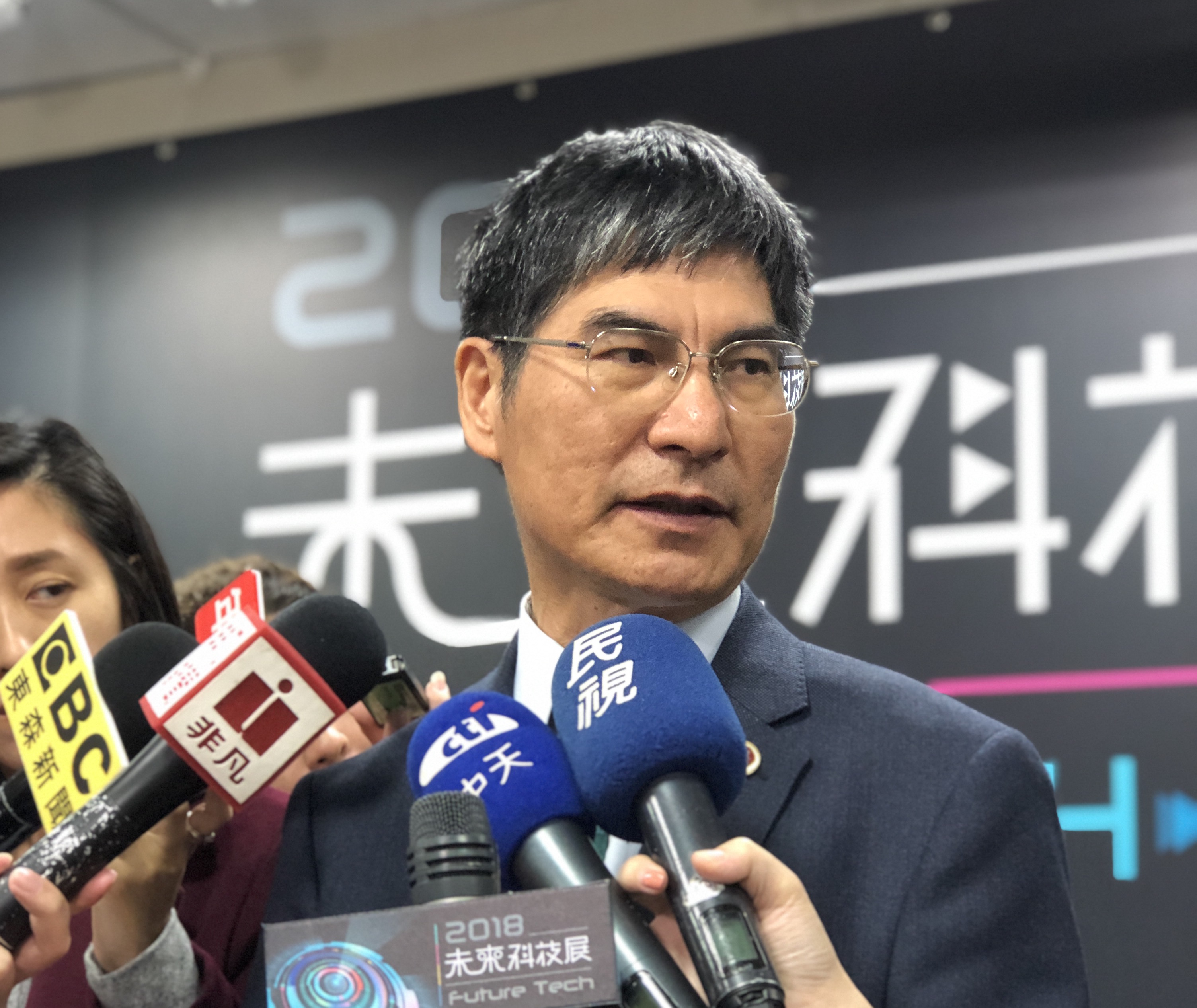 中國科技設備大廠華為產品恐有國安疑慮，科技部長陳良基今天表示，任何元件只要有中央處理器(CPU)或可以跑程式，都有被駭可能。（楊文君 攝）