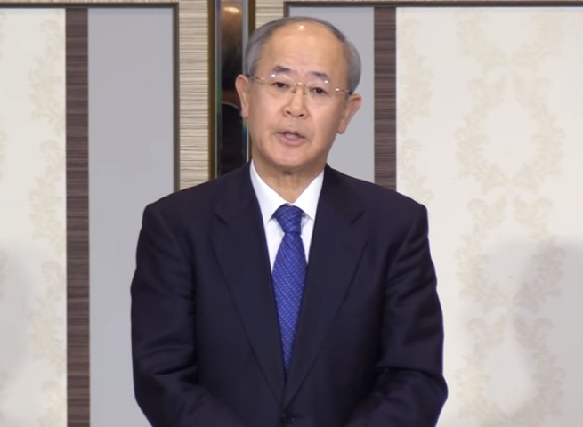 日本電視台(NTV)的高收視率外景節目「阿Q冒險中」被週刊踢爆造假，日本電視台社長、身兼日本民間放送連盟會長的大久保好男15日在記者會致歉。(圖擷自YouTube)