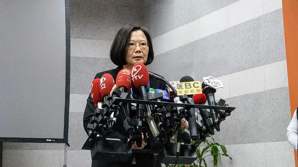 蔡英文總統多次在行程中或接見外賓時呼籲正視假訊息帶來的威脅，更在國慶談話中將其提升為國安問題，列為國家安全整體布局面向之一。(歐陽夢萍 攝)