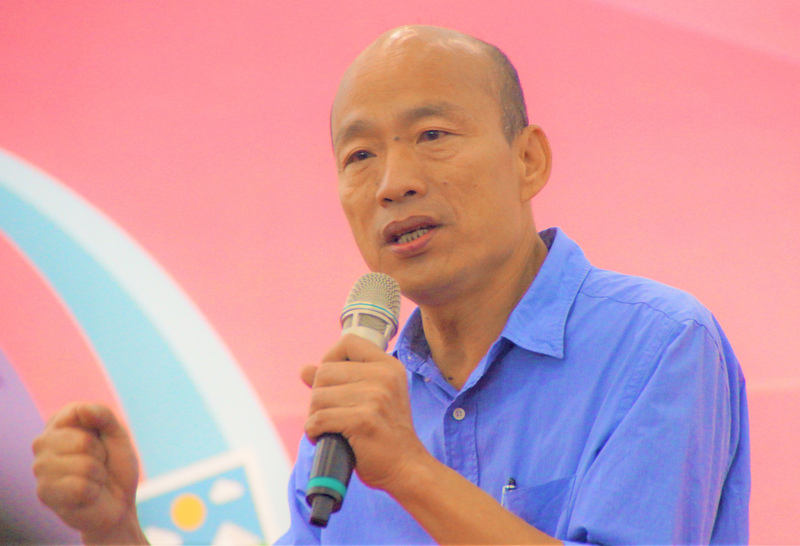 國民黨籍高雄市長當選人韓國瑜就職當天的服裝，將委由實踐大學高雄校區時尚設計學系一手設計打理。(資料照片/中央社)