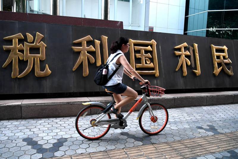 中國國家稅務總局通報，2024年針對逃漏稅的網紅、直播主追討欠稅，追繳總金額達人民幣8.99億元（約新台幣41億元）。（圖：中央社）