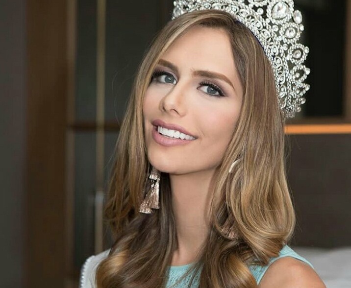 環球小姐選美決賽17日將在曼谷登場。代表西班牙的龐斯(Angela Ponce)是這項國際性選美比賽舉辦66年以來第一位跨性別參賽者，為此她已和主辦單位前老闆川普槓上。(臉書)