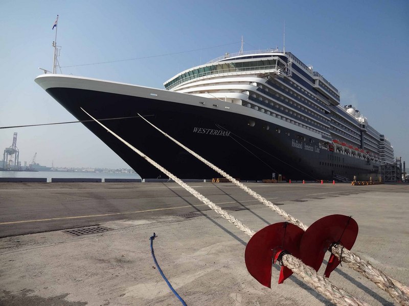 荷美集團旗下的大型豪華郵輪「威士特丹號」（WESTERDAM）。(資料照片/CNA)