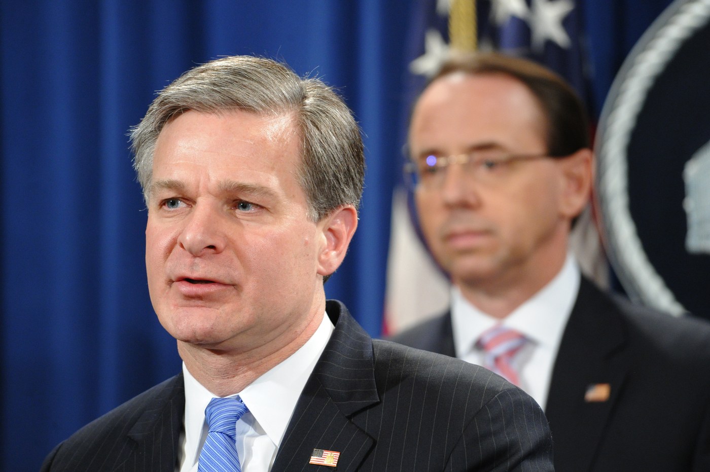 美國聯邦調查局(FBI)局長瑞伊(Chris Wray)(前)。(FBI官網)