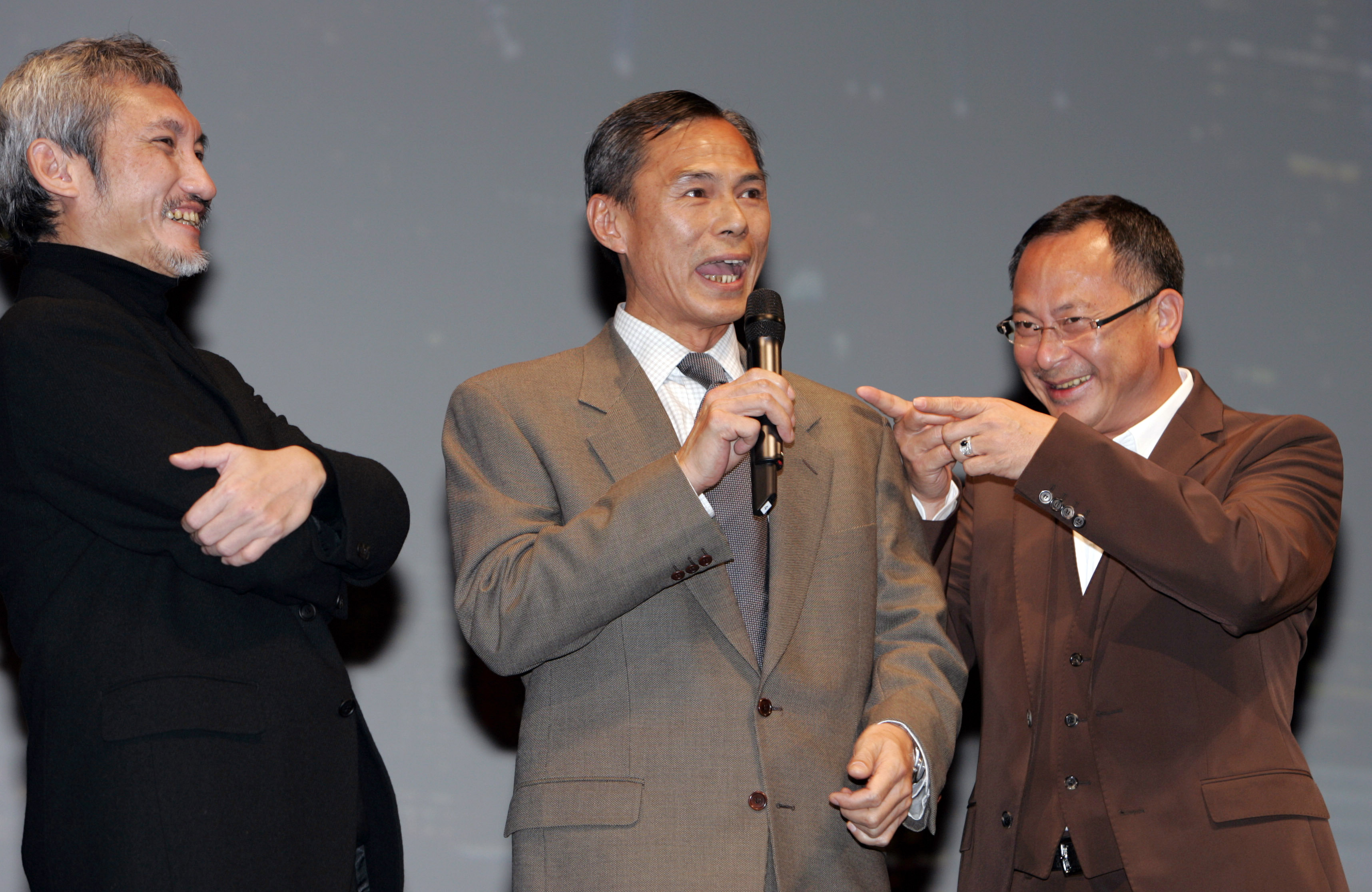 香港導演林嶺東(圖中)猝逝，圖為2007年林參加日本東京的香港電影節資料照(美聯社/達志影像)