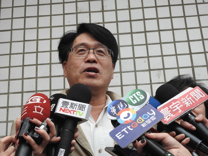 民進黨主席補選結果6日揭曉，敗選的台灣民主基金會董事長游盈隆晚間發出聲明，指出會再回來跟大家一起打拚。(中央社)