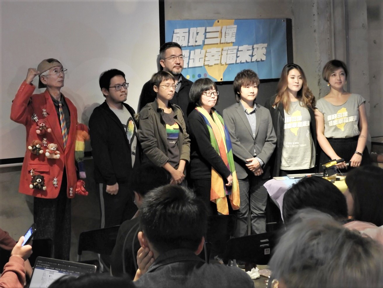 公投結果揭曉後，婚姻平權大平台召開記者會，宣示將持續在爭取婚姻平權的道路上努力。(詹婉如攝)