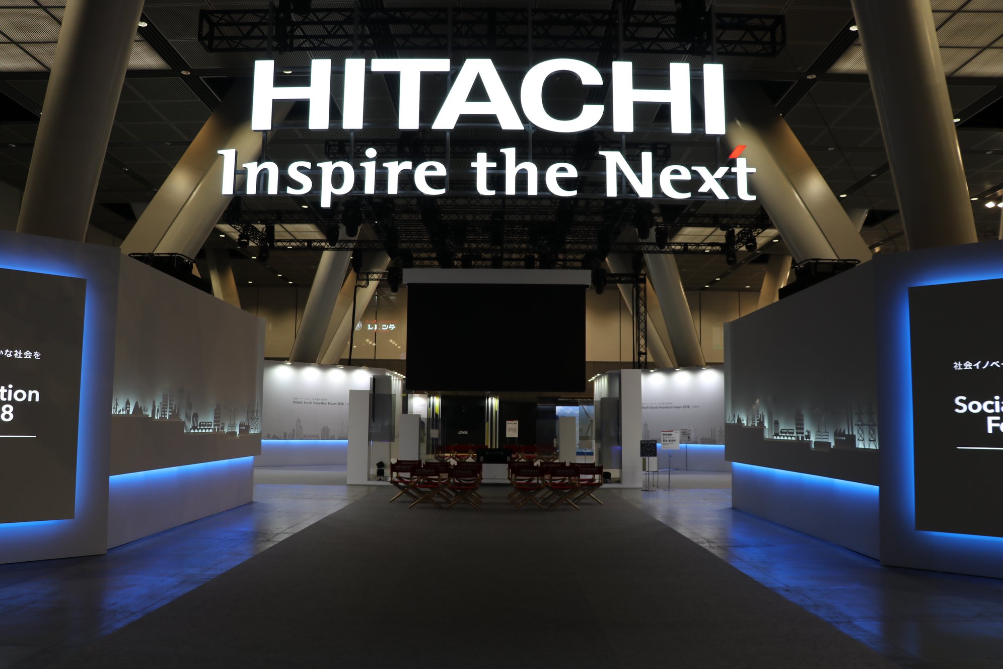 日圓快速大幅貶值，有利於出口產業獲利提升，也因此帶動了日本企業拉高本土製造比重。圖為日本電機製造商日立製作所(簡稱日立，HITACHI)。(圖：日立臉書)