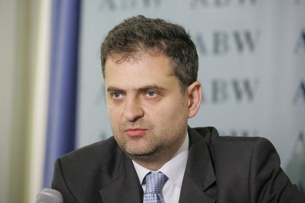 波蘭國家安全局的前官員杜爾巴伊洛（Piotr Durbajlo）涉嫌於政府部門任職期間，為中國擔任間諜。（圖翻攝自推特）