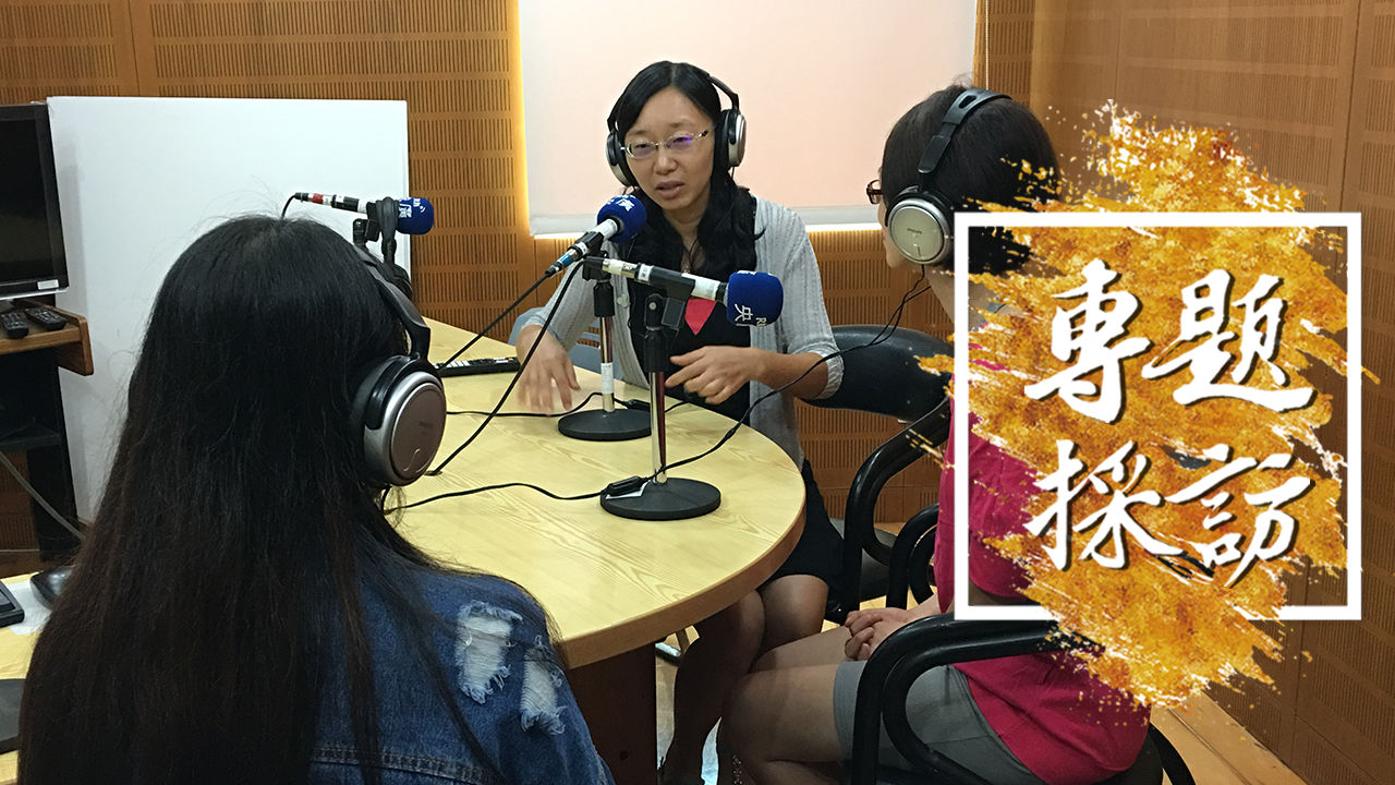 「男雇主没有生病，為什麼要我幫他洗澡？」#MeToo女孩－印尼移工Ani(左1)指控男雇主對她言語及肢體的猥褻。勵馨基金會社工歐思佑(中)表示，受害者Ani絕非單一個案。(詹婉如攝)