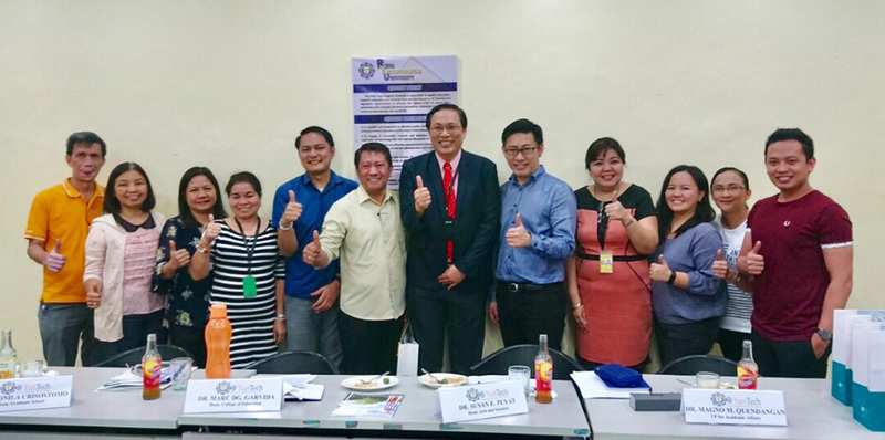 國立雲林科技大學國際長曾世昌（右6）23日在菲律賓台灣教育中心專案經理黃澤翔（右5）訪問菲律賓黎剎科技大學，展開雙向交流與合作。（菲律賓台灣教育中心提供）