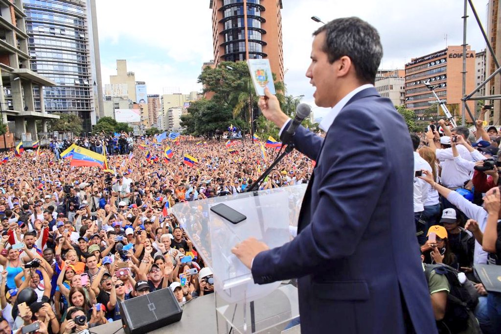 委內瑞拉國民議會主席瓜伊多(Juan Guaido)23日自行宣告成為「臨時總統」。 (圖:瓜伊多推特)