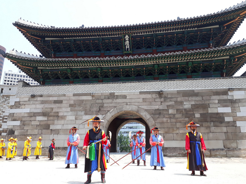 韓國宣布推進旅遊泡泡 台灣在優先名單。圖為南大門（崇禮門）換崗儀式。(圖:中央社檔案照片)