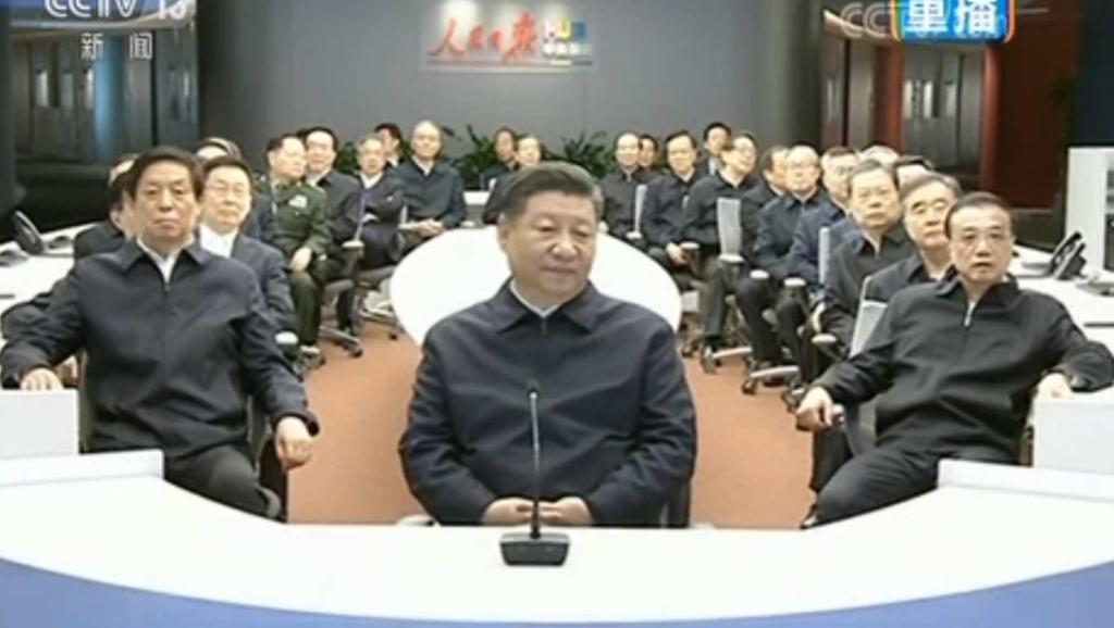 拜登直接挑明形容習近平「骨子裡沒有民主」。資料圖片為習近平率領中共政治局成員到『人民日報』。(網路圖片)