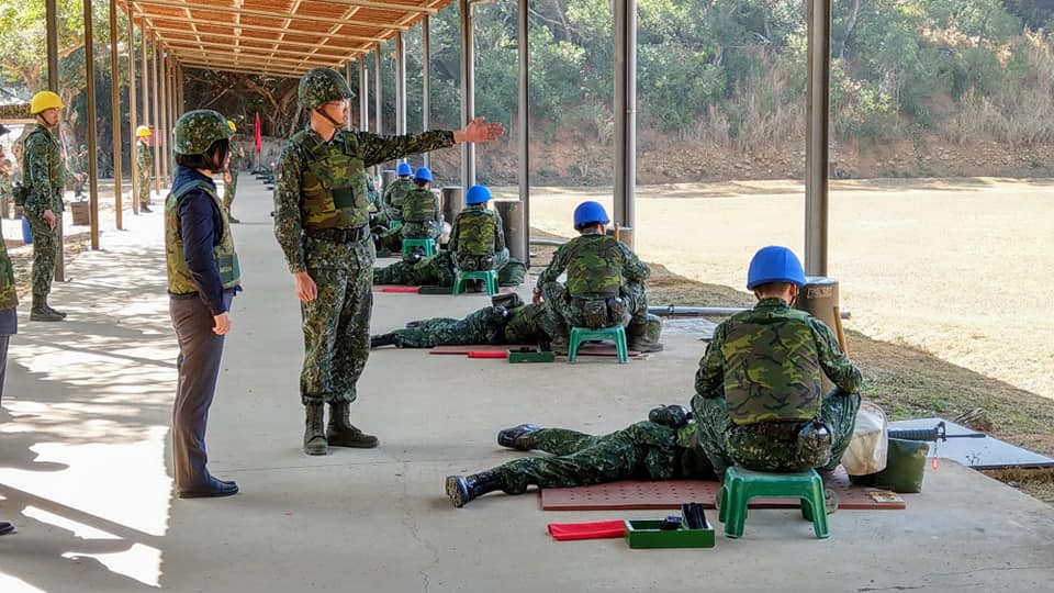 蔡英文總統到成功嶺視導部隊實彈射擊。(歐陽夢萍 攝)