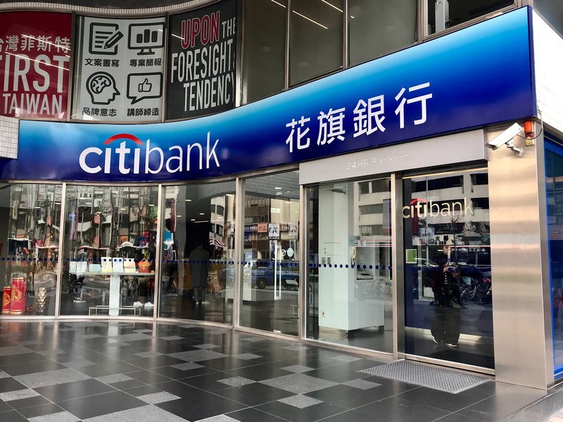 香港花旗銀行投資策略及環球財富策劃部主管黃栢寧認為，中美角力已由貿易爭議擴展至科技、政治等主題，投資者不能再單靠貿易逆差量化中美經濟。(圖：中央社)