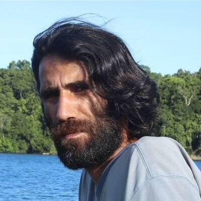 出身伊朗庫德族的作家布加尼(Behrouz Boochani)，獲得紐西蘭難民庇護。(圖：布加尼臉書)