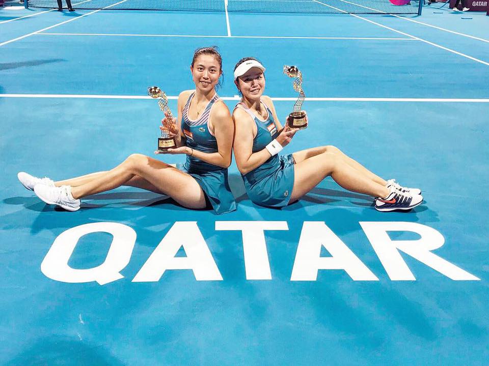 台灣網壇雙打姊妹花詹詠然與詹皓晴，16日在杜哈女網賽女雙決賽，擊敗德國與荷蘭聯軍，摘下本季第二冠，同時也是姊妹倆聯手拿下的第14座冠軍。(圖：詹詠然臉書)