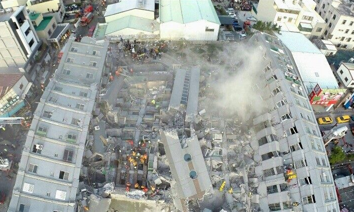 2016年台南市維冠大樓因地震倒塌，造成115人死亡，上百人輕重傷。（FB：台南維冠金龍大樓災後專頁）