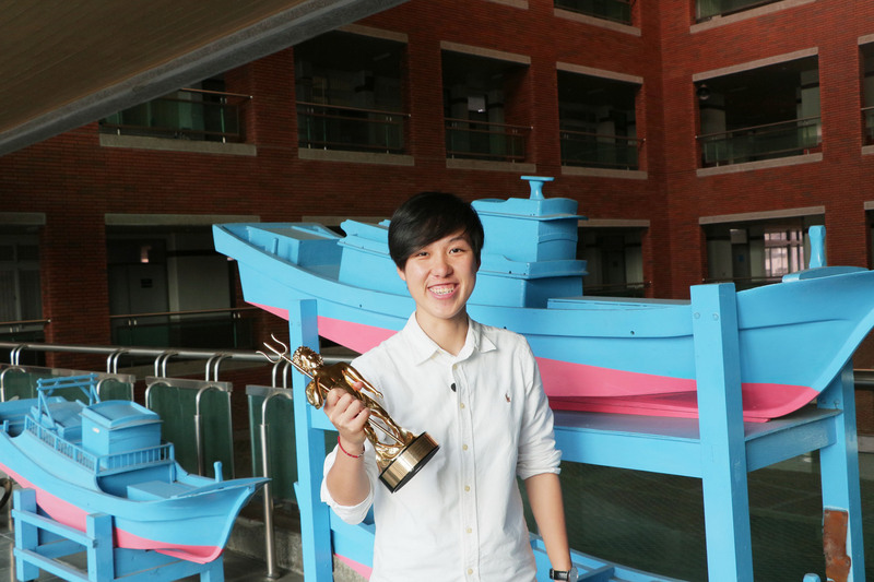 成功大學系統及船舶機電工程系校友劉奕涵，今年1月奪下義大利Boat International國際遊艇設計競賽新秀獎，劉奕涵興奮地說，這是很大的肯定與鼓勵，感謝成大為她奠下紮實基礎。（成功大學提供）