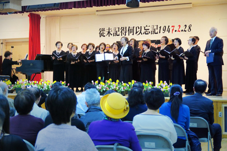 二二八事件72週年前夕，大紐約地區僑界舉辦紀念活動，紐約台灣同鄉會合唱團演唱「台灣翠青」、「福爾摩莎頌」。(圖:中央社)