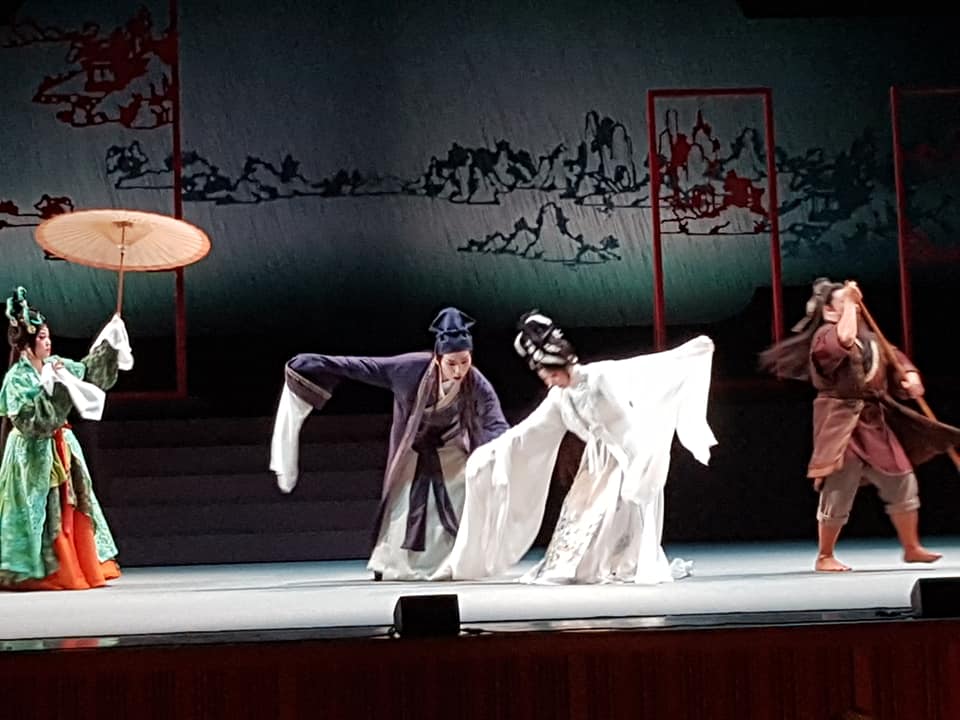 唐美雲歌仔戲團新戲「千年渡・白蛇」，打破傳統框架，賦予故事新的生命力。(江昭倫攝影)