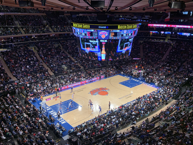 挺港遭中國抵制，美國球迷在網路發起募資，希望NBA開幕戰當天號召球迷穿黑T恤進場。圖為美國職籃NBA紐約尼克隊主場麥迪遜花園廣場。（檔案照片/中央社）