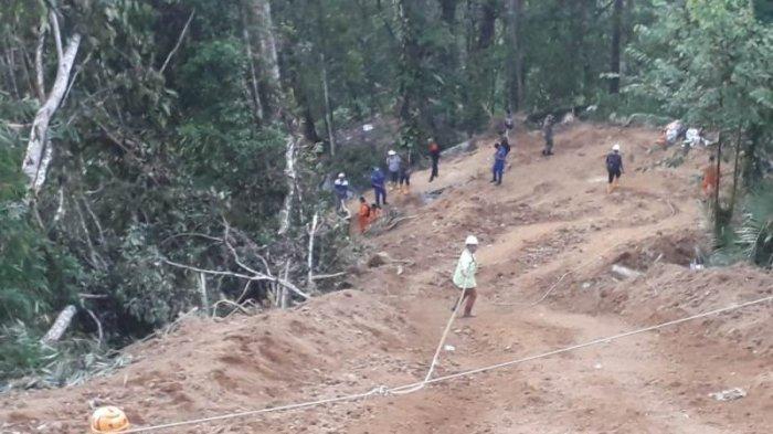 北蘇拉威西省博朗蒙貢多區域的非法黃金礦區，2月26日晚間發生土石崩塌意外，至今還有多達100人受困在礦坑之中，生還希望渺茫。（網路圖片）