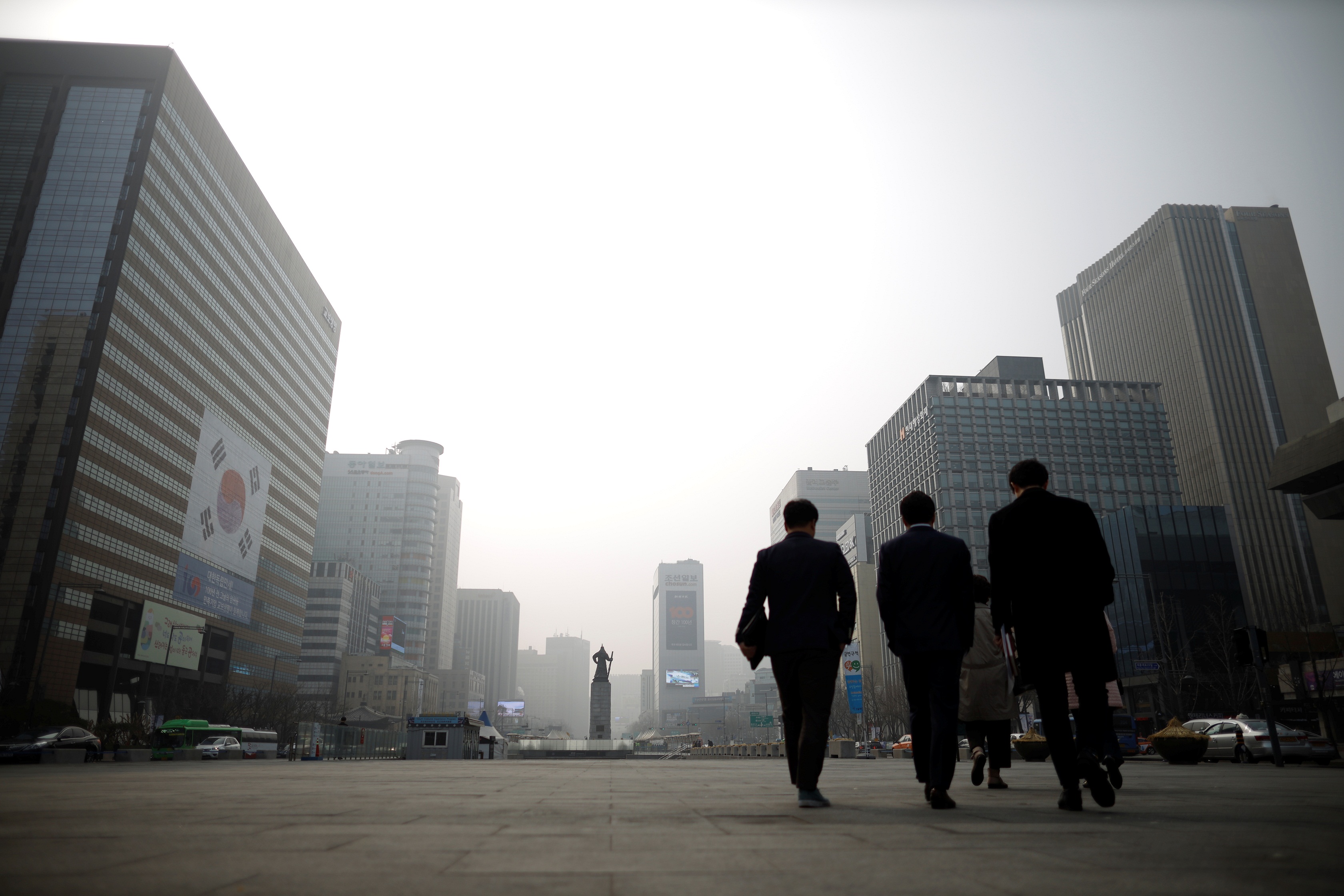 韓環境部國立環境科學院5日表示，截至上午11時，首爾市PM2.5平均濃度達147微克/立方公尺，可能創下日均濃度紀錄。(圖：路透社)