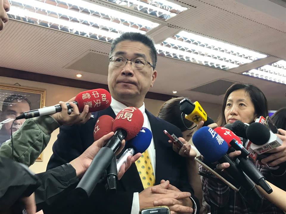 內政部長徐國勇21日表示，全世界要攻打台灣的只有中國，資安就是國安，印製身分證、製造晶片的廠商不可以是中國廠商，也不可以有中國資金。（蕭照平 攝）