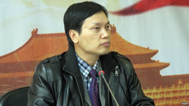 北京理工大學經濟學教授胡星斗(美國之音資料照片)