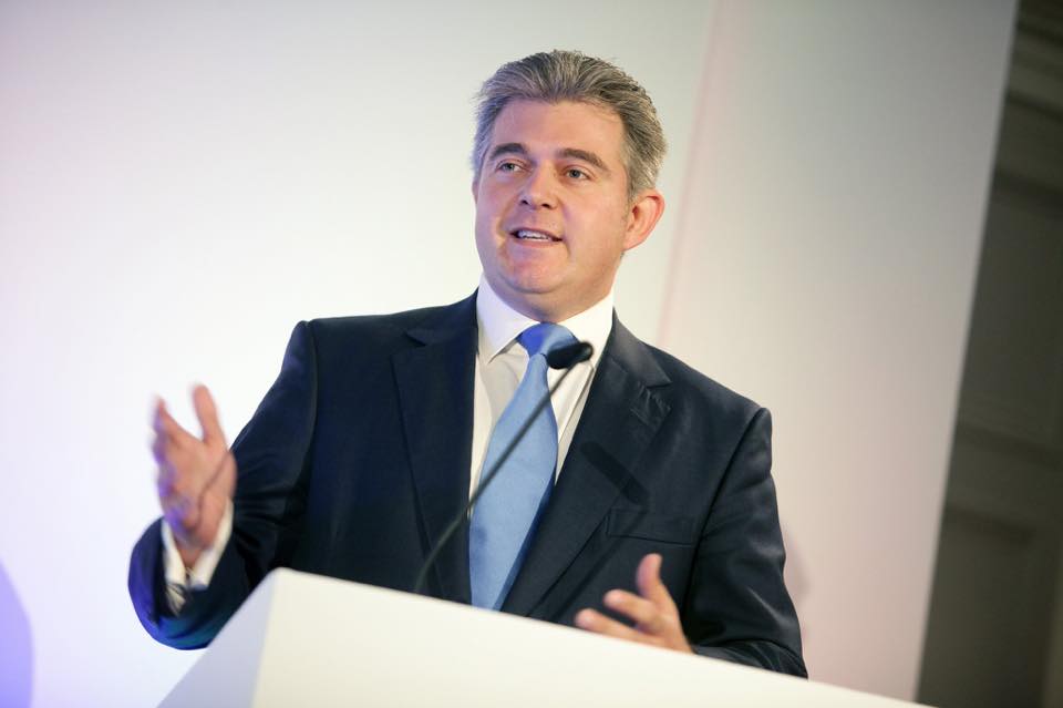 英國安全大臣路易斯(Brandon Lewis)。(圖：路易斯臉書)