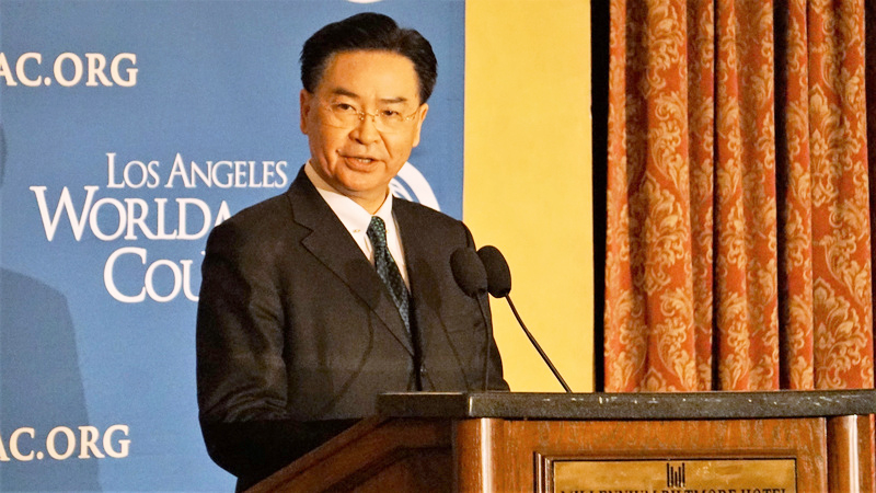 外交部長吳釗燮11日在洛杉磯市中心巴爾的摩千禧酒店（Millennium Biltmore Hotel）發表演講，他強調，面對中國威權主義的擴張，台灣的「暖實力」最終能夠戰勝中國的「銳實力」。(圖:中央社)