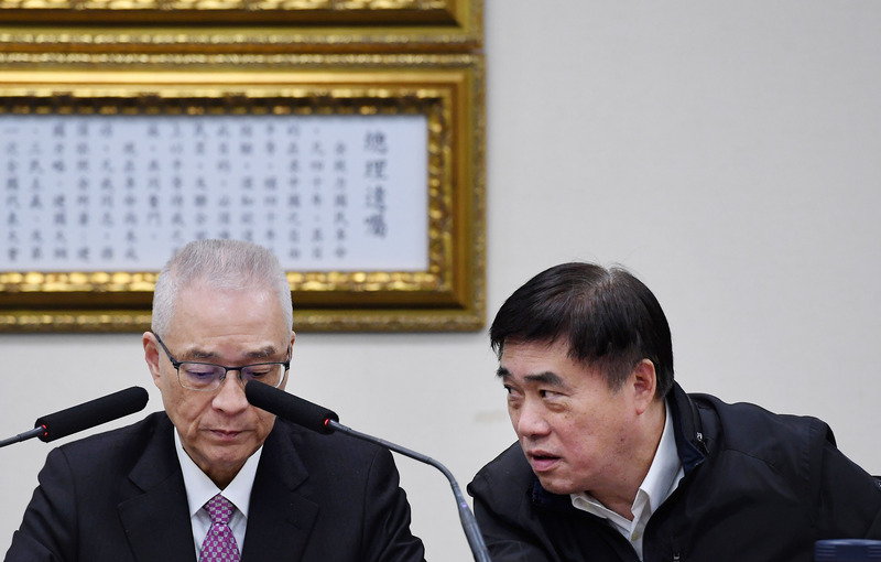 國民黨主席吳敦義（左）和副主席郝龍斌（右）。(資料照片/中央社)