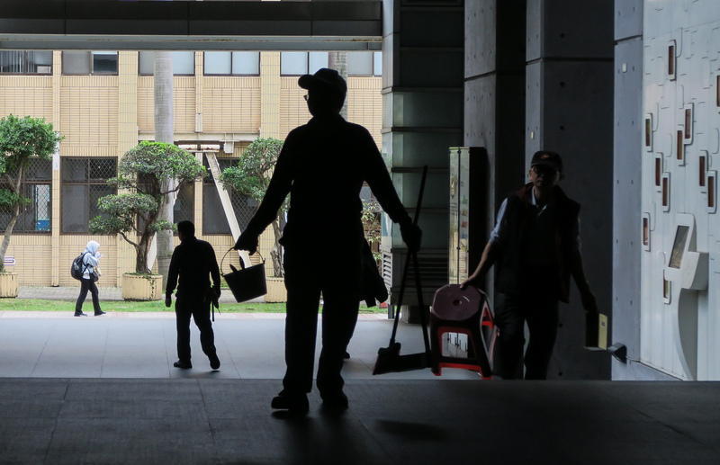 勞動部公布放無薪假人數卻來到今年新高。台綜院認為是受美中貿易戰衝擊，明年應該會好轉。(檔案照片/中央社)