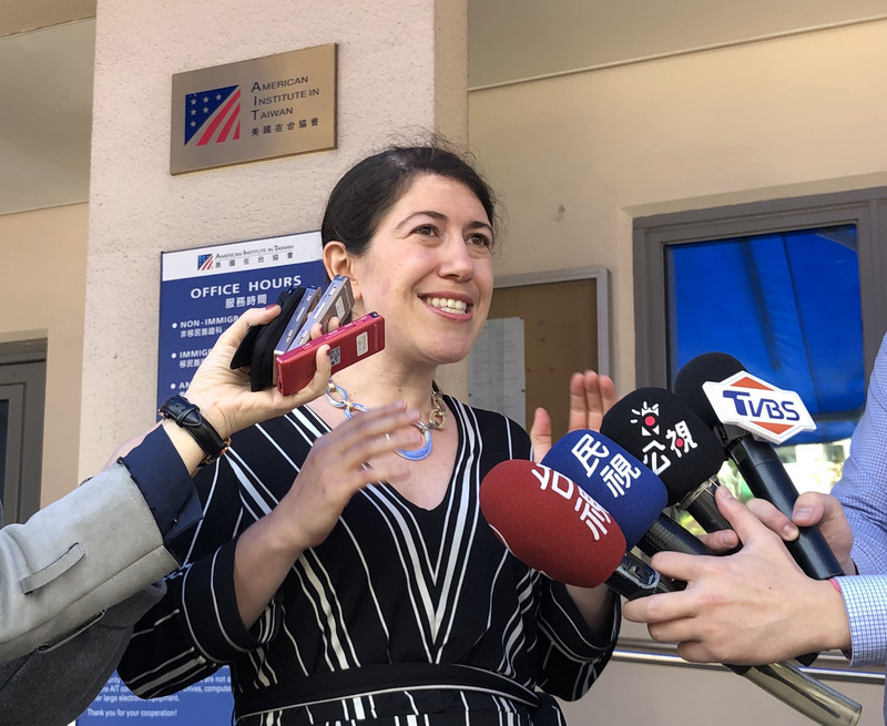 美國在台協會發言人孟雨荷26日表示，透過官網申請ESTA只需要14美元。 (圖:中央社)