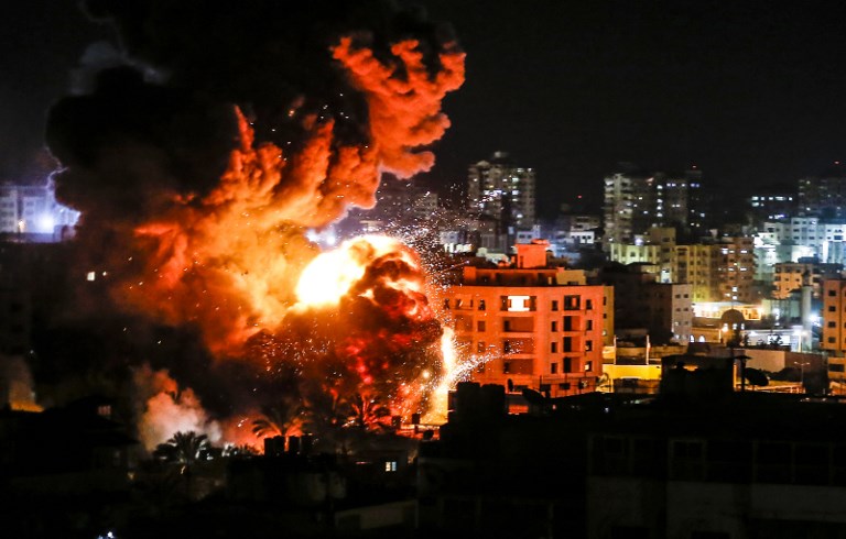 以色列軍方16日對加薩走廊的哈瑪斯(Hamas)所屬據點發動新一波空襲行動。圖為2019年以色列也曾對該地區發動攻擊。(資料照/AFP)