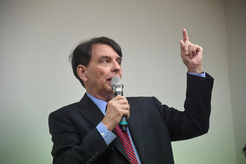 前美國在台協會台北辦事處長司徒文（WilliamStanton）14日出席台灣關係法40週年的反思研討會，他說，當總統有其責任在，做太多或做太少都會被罵；總統蔡英文對於維持台美關係穩定有相當大貢獻，「請大家多體諒一下，任何人做台灣的總統都有極大困難」。(圖：中央社)