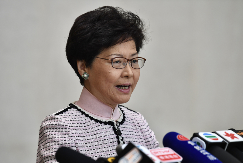 會見區議員，林鄭月娥：2年任期繼續走下去。（檔案照片中通社提供）