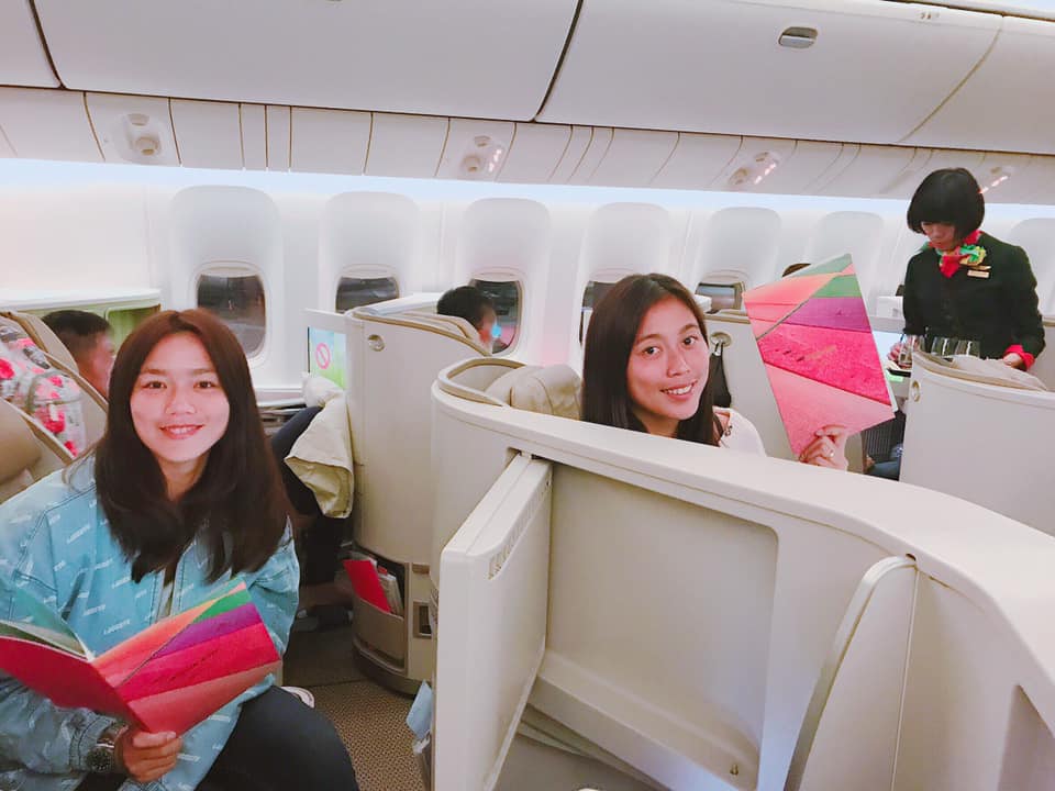 詹詠然 (左)和詹皓晴(中)前往歐洲參加巡迴賽。(臉書)