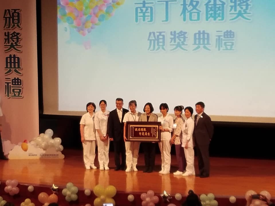 蔡英文總統5日出席南丁格爾獎頒獎典禮時允諾提升護理師權益和專業能見度，她並指示衛福部提供被起訴護理師法律服務。（王韋婷攝）