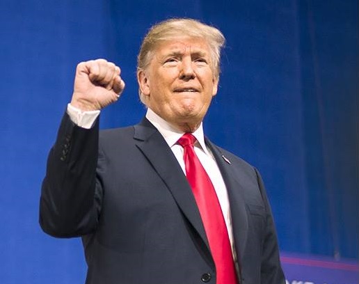 美國總統川普5日發推文對中國想再重啟談判與協商腳步太慢表達不悅，並揚言10日對中國更多商品調高關稅。(圖：川普臉書)