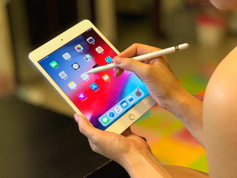 iPhone與iPad有安全漏洞，駭客竊資恐已數年。(圖:中央社)