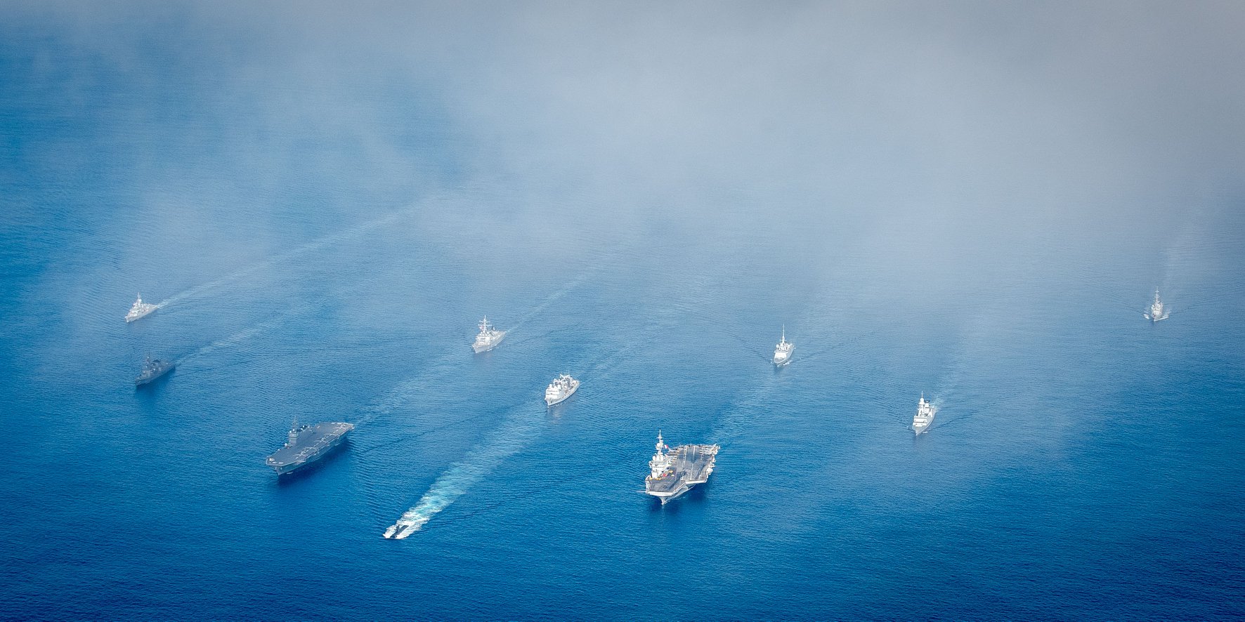 美國海軍23日表示，美國與日本、南韓和澳洲，在關島附近展開海軍聯合演習。(圖：美軍第七艦隊臉書)